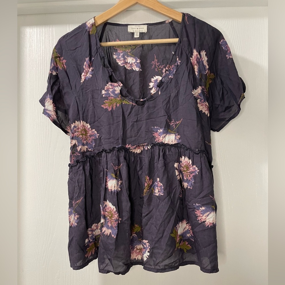 Lucky Brand Short Sleeve Floral Blouse in Navy. Size S